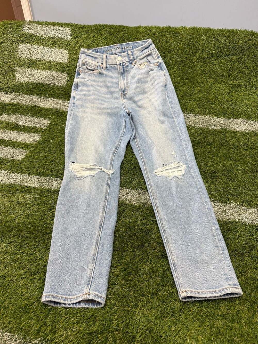 American Eagle Distressed Straight Jeans Size 00